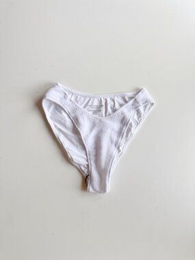 NWOT 437 FOUR THREE SEVEN White Crinkle V-Front Bikini Bottom, Size M